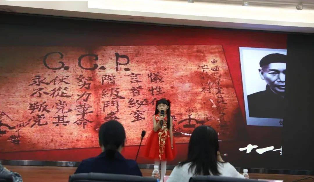 男生约了女生跑步她带老公一起去是什么意思？游戏画面